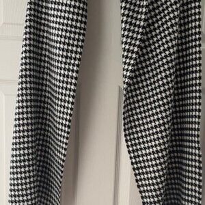 100% Cashmere Black & White Houndstooth X-Large Scarf